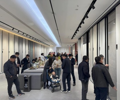 獅王瓷磚“云脈覺醒”發布會：共繪新藍圖 共贏2025！