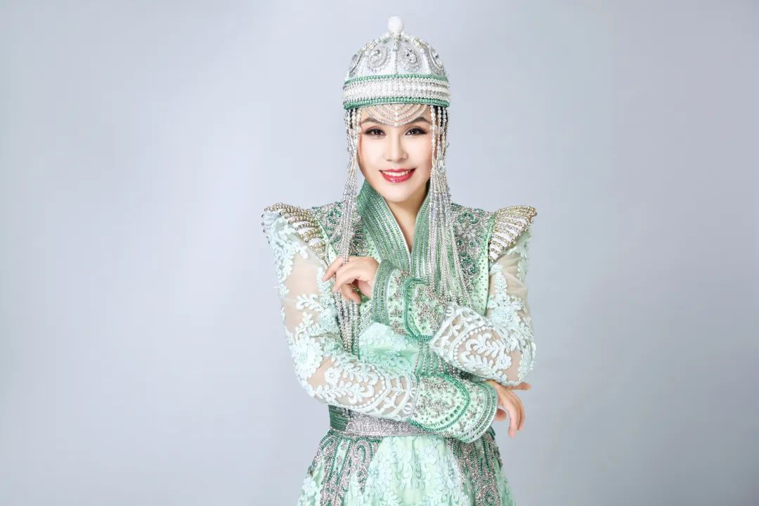 1678601587784389.jpg 歌手烏蘭托婭助陣!浪鯨衛浴總裁明星雙簽售長春站活動火熱進行2.jpg