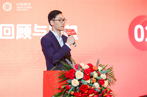 1709885408208264.jpg 4旭日集團銷售運營中心副總經理,馬賽克、OEM銷售中心總經理丁雄翔.JPG