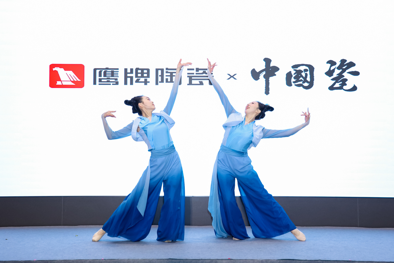 中國瓷發(fā)布會(huì)開場(chǎng)表演.jpg