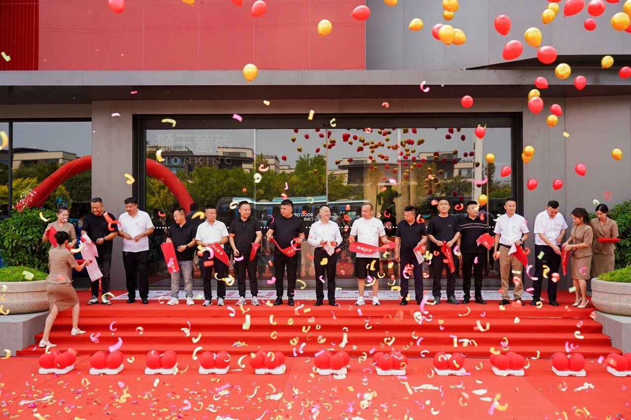 1757033262247583.jpg 獅王瓷磚2025秋季經銷商峰會暨新品發布會璀璨綻放,共創榮耀新篇章!6.jpg